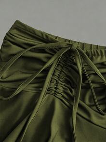 Sweetra CURVE Skort i plus size med elastisk midja, dragsko fram och asymmetrisk fåll - Armé Grön - Visa 4