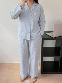 Dazy Plus 2件組女款大尺碼碎花休閒居家服套裝，寬鬆版型翻領上衣與長褲睡衣 - 藍色 - 查看 3
