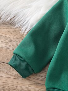 SHEIN بلوزة رياضية كاجوال للأطفال الذكور بطبعة كرتونية للحروف، بياقة دائرية وأكمام طويلة - أخضر عسكري - مشاهدة 4