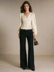 Poéselle 女款秋冬提花梭織純白色襯衫，V領中式盤扣，休閒通勤穿搭，適合約會、聖誕節與新年 - 白色 - 查看 4
