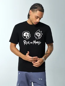 Rick and Morty X SHEIN تي شيرت كاجوال بياقة دائرية وأكمام قصيرة للرجال - الأسود - مشاهدة 1