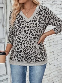 SHEIN Fashion Casual Basic V-Neck Apricot Base Black Leopard Print Side Hem Gathered Button Design T-Shirt - Multicolor - View 6