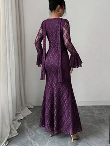 Modelyn Đầm nữ ôm dáng màu tím đậm, ống loe, tay dài, cổ đổ, đính nơ ren và hoa 3D, họa tiết thiết kế phong cách lãng mạn thanh lịch cho tiệc tối mùa thu - Màu tím - Xem 3
