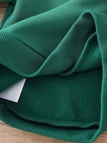 SHEIN بلوزة رياضية كاجوال للأطفال الذكور بطبعة كرتونية للحروف، بياقة دائرية وأكمام طويلة - أخضر عسكري - مشاهدة 7