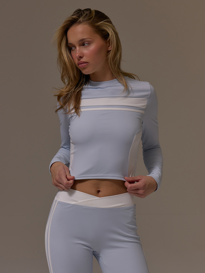 Musera Sport Top deportivo ajustado de manga larga corta con cuello redondo y paneles de rayas laterales, estilo lindo y femenino, para otoño e invierno, gimnasio, vacaciones, delicado, color Ice