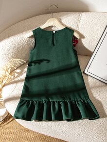 SHEIN Elladie kids فستان أخضر داكن بدون أكمام مع حافة مكشكشة وزينة فيونكة كبيرة بنقشة مربعات حمراء للفتيات الصغيرات - أخضر - مشاهدة 2