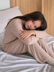Dazy Kids ملابس منزلية للبنات المراهقات بلون موحد، ملابس علوية برقبة دائرية وأكمام طويلة وبنطال - وردي فاتح - مشاهدة 1