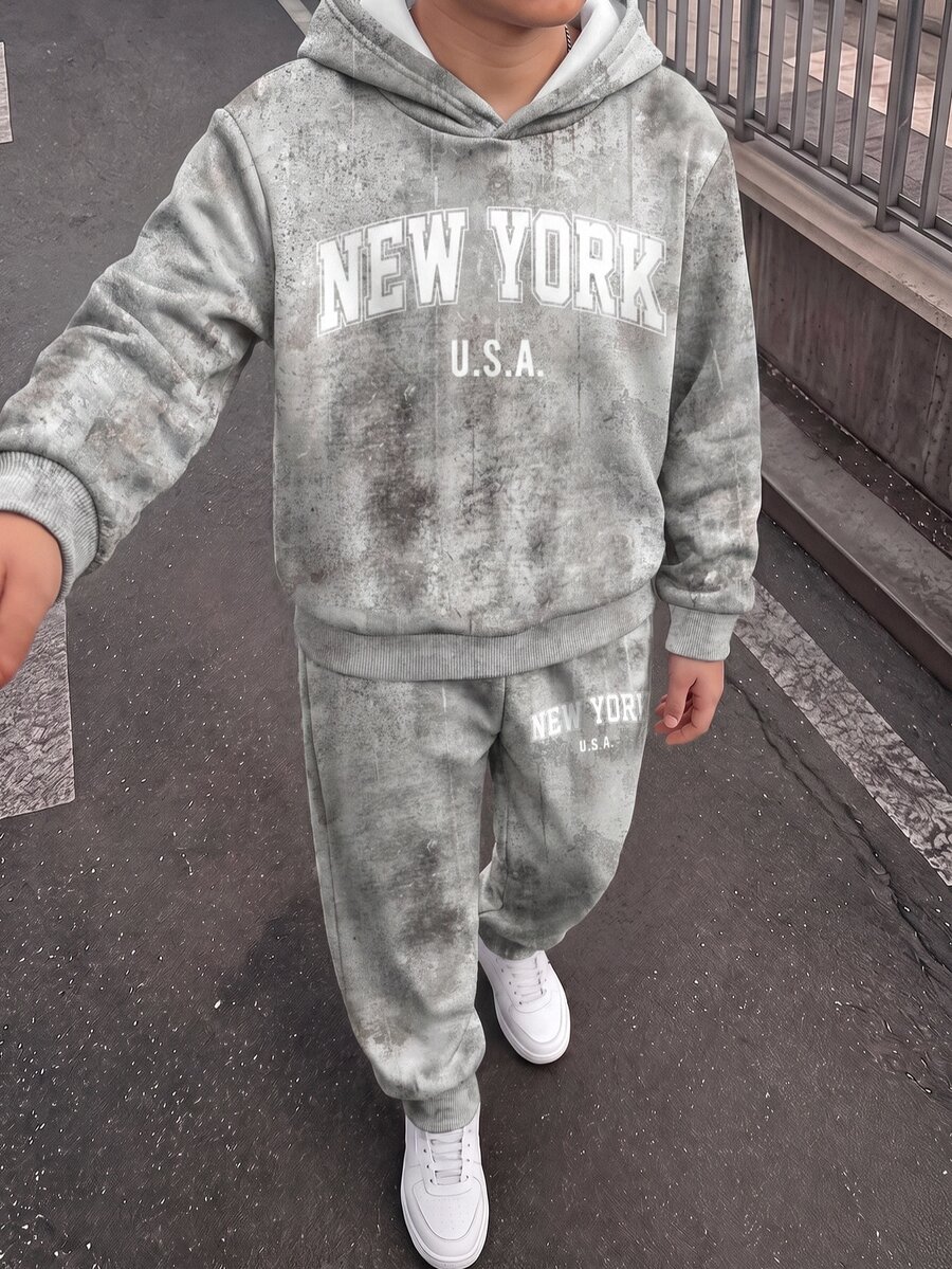 青少年男孩休閒極簡長袖連帽舒適衛衣兩件套,適合秋冬,經典帥氣酷水泥紋理圖案印花,經典旅行城市紐約文字圖案印花 - 彩色 - 查看 1