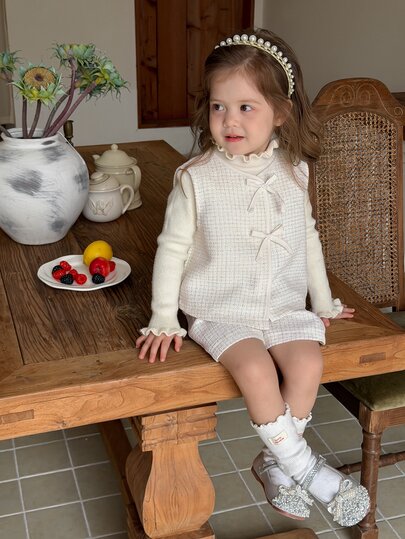 DAZY Baby Girl Round Neck Sleeveless Korean Style Bow Decor Jacket And Shorts 2 Pieces Set