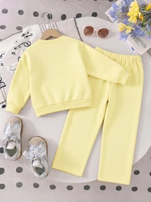 SHEIN 熱銷新款紫色蝴蝶結女童運動休閒套裝 4-7歲，2025秋季 INS 風格 2件式衛衣與運動長褲 - 黃色 - 查看 3