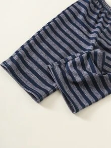 SHEIN 2件組男嬰秋冬休閒藍色連帽衛衣與條紋寬腿褲套裝，休閒套裝，運動套裝，嬰兒服裝套裝 - 彩色 - 查看 4