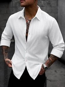 Manfinity CasualCool 男士白色直條紋提花紋理領襯衫，針織修身版型，極簡商務休閒風，適合辦公室日常聚會男士襯衫 - 白色 - 查看 8