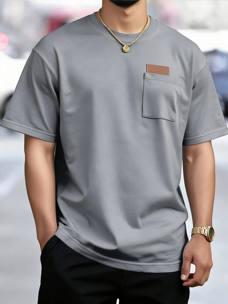 Manfinity Homme Kaos Pria Lengan Pendek Kerah Bulat dengan Saku Tempel di Dada Kiri dan Label Kulit - Light Grey - View 1