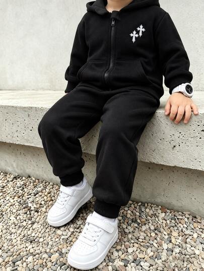 SHEIN Kids Young Boys Minimalist Street Style Printed Black Sweatshirt, Casual College Comfortable Fashion Simple Practical Versatile Soft Fabric Suitable For Daily Wear, School, Travel, Outdoor Sports, Autumn/Winter Season, Back To School
