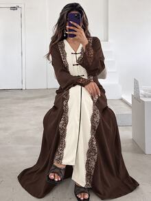 Yasmyna 女款春秋深棕色蕾絲飾邊青蛙扣開襟長款外套，對比內裡，適合家庭聚會、節慶拜訪與日常外出 - 咖啡棕 - 查看 3
