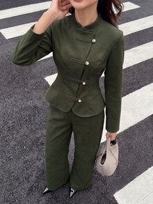 Modelyn Blus Wanita Musim Dingin dan Gugur dengan Kerah Tegak dan Kancing Depan, Dipadukan dengan Celana Panjang Lebar Warna Hijau Militer - Pakaian Kantor Dua Potong Napoleon yang Elegan - Hijau - View 3