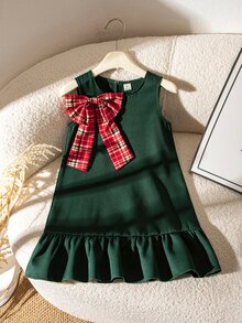 SHEIN Elladie kids فستان أخضر داكن بدون أكمام مع حافة مكشكشة وزينة فيونكة كبيرة بنقشة مربعات حمراء للفتيات الصغيرات - أخضر - مشاهدة 3