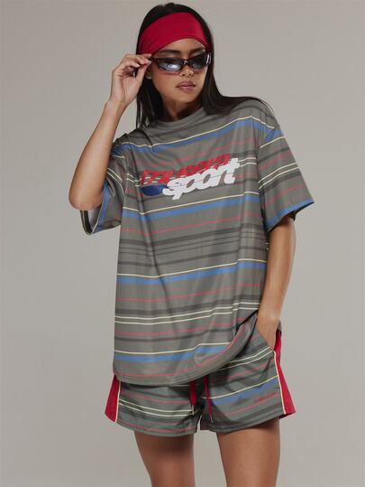 Musera Sport Camiseta de cuello redondo con gráfico de logotipo frontal a rayas multicolor, ajuste oversize, para actividades al aire libre, entrenamiento y gimnasio Terra Peak