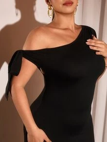 Cravure Gaun Pesta Ukuran Plus Elegan dengan Tali Bahu Asimetris dan Rumbai - Hitam - View 7