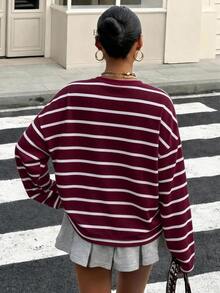 Muchica 休閒極簡運動街頭風百搭派對機場穿搭，白色酒紅小馬標誌胸前印花學院風條紋印花音樂節女款夏季圓領落肩長袖寬鬆T恤 - 彩色 - 查看 2