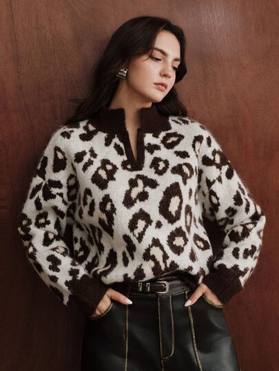 Anewsta Suéter de punto para mujer con estampado de leopardo jacquard, cuello en V y cuello alto falso