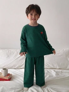 Dazy Kids 小男孩蘋果刺繡條紋長袖上衣與長褲居家休閒套裝 - 綠色 - 查看 4