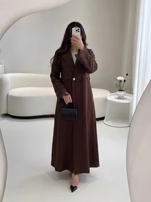 Al Najma 女款秋季復古蕾絲拼接西裝領長袖長版長袍，適合外出、日常穿著與通勤辦公 - 棕色 - 查看 1