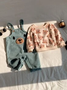 SHEIN 2件組嬰兒男孩女孩秋冬卡通熊圖案針織柔軟圓領長袖套頭衛衣與吊帶長褲可愛套裝，衛衣套裝，吊帶褲套裝，嬰兒套裝 - 彩色 - 查看 3