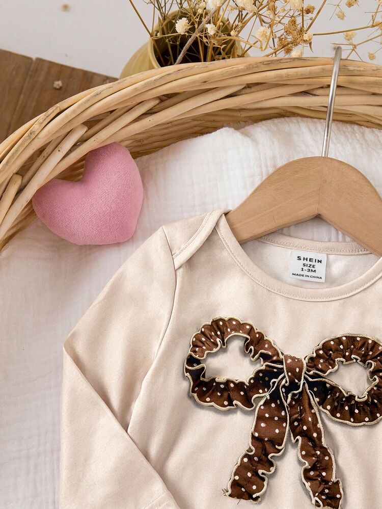 SHEIN Conjunto de ropa de estar en casa para bebé recién nacido con top de manga larga con estampado de lazos y pantalones largos a lunares - Beis - Añade 5