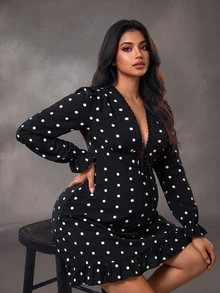Cheriluna Maternity فستان حمل مقاس كبير أنيق وكاجوال بأكمام طويلة وكشكشة وياقة V عميقة وفيونكة أمامية وقصة A-Line مع كشكشة في الحافة بنقشة نقاط سوداء - الأسود - مشاهدة 4