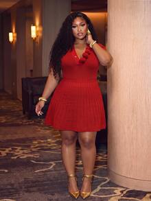 Slaydiva Plus Size VNeck Ruffle Hem Knit Mini Dress, Short Sleeve Slim Fit Party Dress - Red - View 5