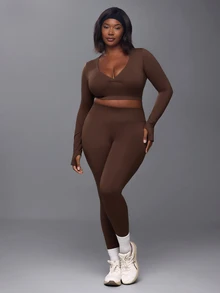 Voyena Set Olahraga Atasan Lengan Panjang Cokelat Ukuran Besar dengan Detail Kerut dan Legging Ketat - Coffee Brown - View 1