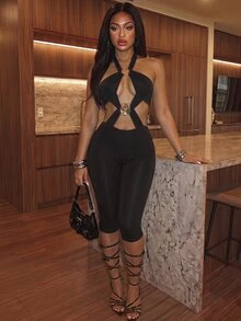 Slaydiva جمبسوت نسائي بلون موحد مع ديكور معدني مثير وكاجوال بياقة هالتر - الأسود - مشاهدة 6