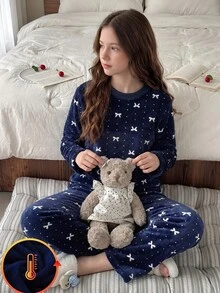 青少年女孩溫柔甜美風海軍藍滿版印花白色蝴蝶結設計雙面法蘭絨親膚柔軟面料寬鬆落肩長袖直筒褲休閒版型秋冬加厚保暖抓毛內裡睡衣家居服套裝 - 彩色 - 查看 7