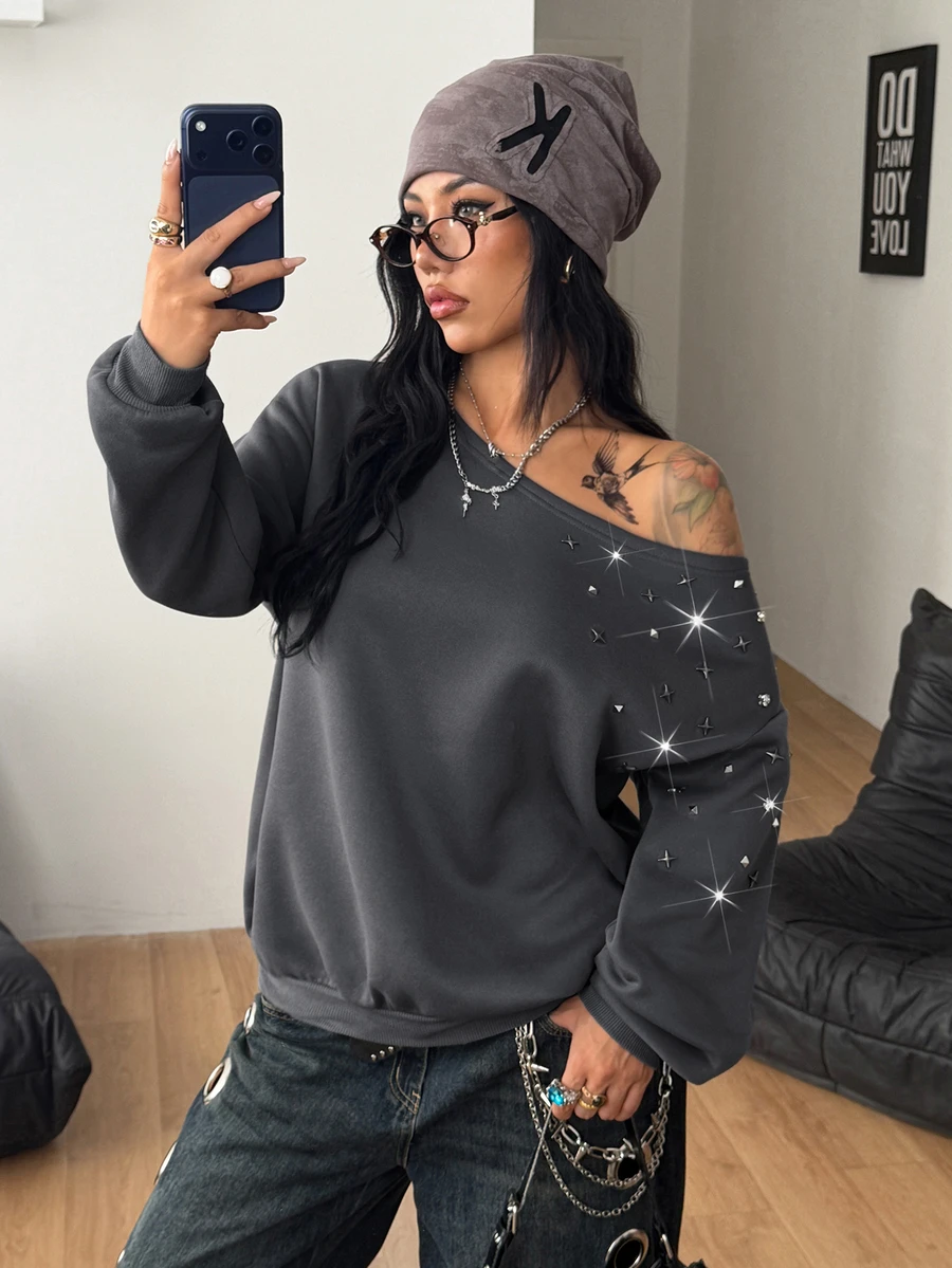 Coolane 女款秋冬電音節穿搭街頭風 性感 Y2K 時尚 復古龐克哥德風 奢華保暖 閃亮鉚釘灰色露肩衛衣 - 灰色 - 查看 1