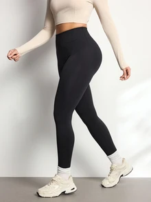 Easithlete Easithlete Seamless Criss-Cross Waist Yoga Pants With Butt-Lifting Effect - Black - View 2