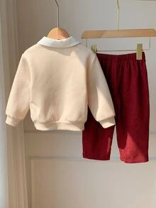 SHEIN 男女嬰兒適用，男嬰 2 件組秋冬加厚抓絨休閒可愛學院風衛衣套裝，Polo 領燈芯絨長褲套裝，嬰兒冬季穿搭套裝，聖誕 - 紅色 - 查看 2