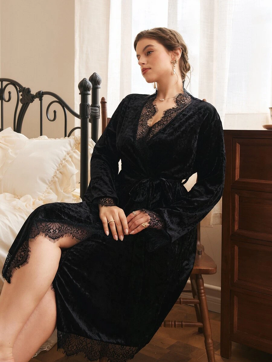 Côtesoire Plus Size Women's Glossy Velvet Lace Long Robe - Black - View 1