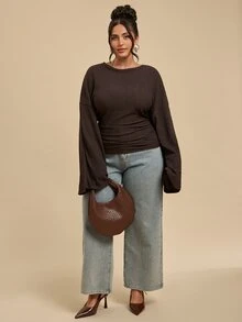 SHEIN BAE CURVE تي شيرت نسائي مقاس كبير بني اللون بتصميم مجعد وملمس بارز وأكمام طويلة - بني - مشاهدة 3