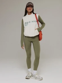 Musera Sport سترة صوفية بدون أكمام بياقة عالية وسحاب كامل وشعار مطرز وخصر مشدود للأنشطة الخارجية والتمارين الرياضية والجيم Terra Peak - لون مشمشي - مشاهدة 3