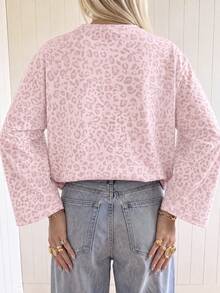 SHEIN EZwear 海外長袖淺粉色豹紋印花T恤，秋季上衣，適合日常通勤、聚會、秋冬/夏季、聖誕節、新年、感恩節、派對、婚禮、海灘、畢業典禮、優雅、外出、約會、通勤、情人節、優雅、度假、Y2K、畢業典禮等場合 - 彩色 - 查看 2
