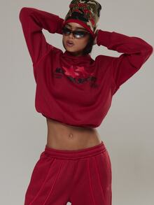 Musera Sport Sweatshirt Hoodie Oversized dengan Logo Grafis di Bagian Depan dan Lis Kontras, Cocok untuk Aktivitas Luar Ruangan, Olahraga, dan Gym, Terra Peak. - Merah - View 2