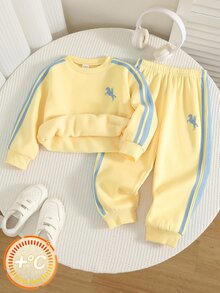 SHEIN 2件組兒童小男孩秋冬休閒運動衫與長褲套裝，運動衫套裝，男孩套裝，秋冬套裝，運動套裝，黃色套裝 - 彩色 - 查看 5