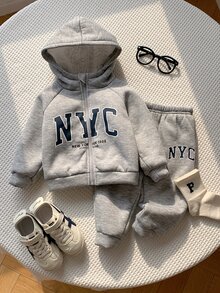 SHEIN 男女嬰兒適用，男嬰2件組秋冬抓絨加厚休閒可愛連帽衛衣套裝，外套套裝嬰兒冬季穿搭套裝，運動服，慢跑褲 - 卡其色 - 查看 5