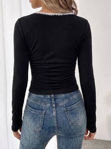 SHEIN LUNE 女款休閒狗牙紋蕾絲貝殼花朵刺繡寬領長袖打底 T-shirt，適合秋冬，基礎上衣 - 黑與白 - 查看 2