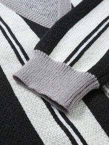 Manfinity Hypemode Casual Khaki And Black Striped Men's Cardigan Short Knitwear Long Sleeve Button Front V-Neck Sweater - Black and White - View 5