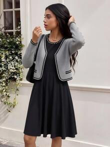 Bộ 2 món cho bé trai tuổi teen mùa thu phong cách casual dễ thương, áo khoác dệt tay tay dài vạt mở và váy yếm cổ tròn đính hạt, trắng đen, đi tiệc sinh nhật - màu đen - Xem 3