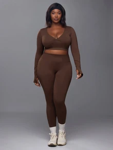 Voyena Set Olahraga Atasan Lengan Panjang Cokelat Ukuran Besar dengan Detail Kerut dan Legging Ketat - Coffee Brown - View 5