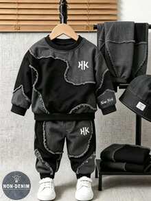 男嬰 HK 字母圖案拼接生邊圓領運動衫與非牛仔長褲套裝 - 彩色 - 查看 5