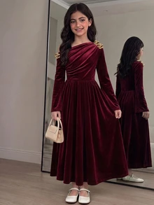 SHEIN Tween Girls Solid Burgundy Velvet Asymmetric Shoulder Mid-Length Dress, Gold Flower Decoration, Elegant One-Shoulder Design, Autumn/Winter - Burgundy - View 1
